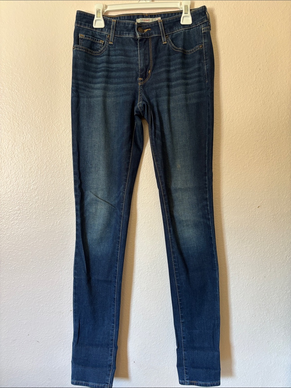 Woman’s Levis 711 Mid Rise Skinny Dark Blue Denim Jeans, Size 26